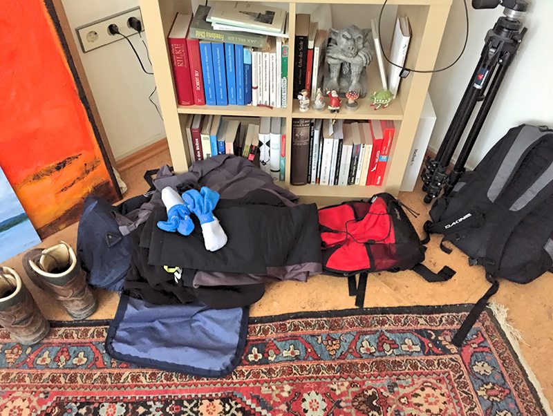 Hier steht ein Bild mit dem Titel: Gleichma' packen: Noch herrscht ein klein wenig Chaos.