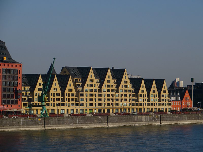 Hier steht ein Foto mit dem Titel: Rhein, Rheinbrücken, frühmorgens, Siebengebirge, Frühaufstehertour, Skaterplaza, Kranhäuser