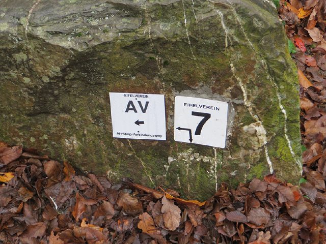 Hier steht ein Bild mit dem Titel: Gehört der Vergangenheit an: der alte AV ist nun offiziell zur 5. Etappe des AhrSteigs gekürt worden (Foto: Hans-Joachim Schneider)